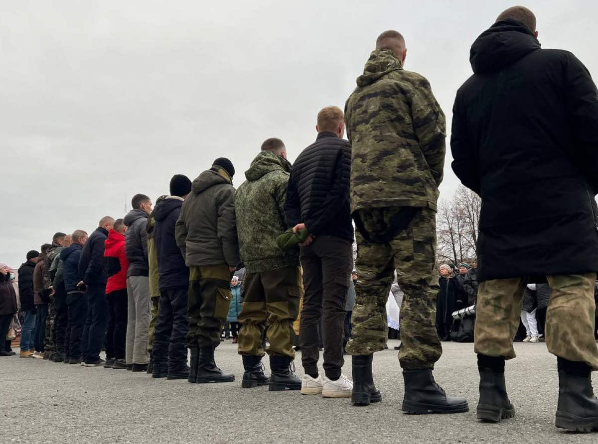 Фото Галины Таскиной. Возвращайтесь, ребята, с победой! 