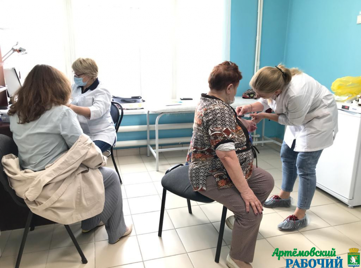 Фото из архива редакции. Завтра в поликлинике - "Зеленая суббота". Пройдите диспансеризацию и вакцинируйтесь!