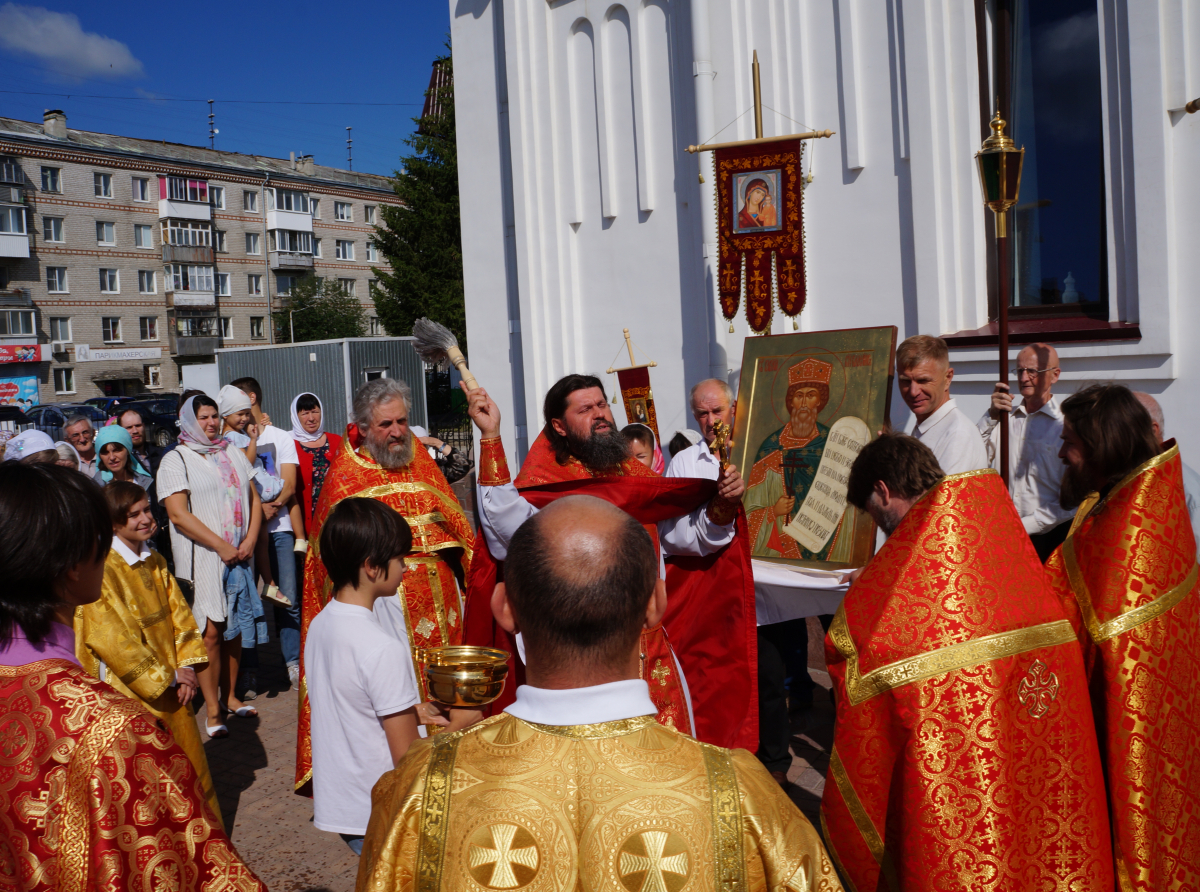 Фото Костоусова Светлана. День озарён был ярким солнцем, доброй погодой и большим количеством гостей.