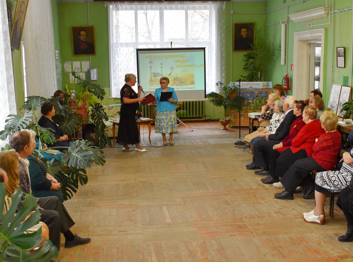 Фото Тамара Гонина. Авторы книги - выпускники 1966 года Артемовской средней школы №11.