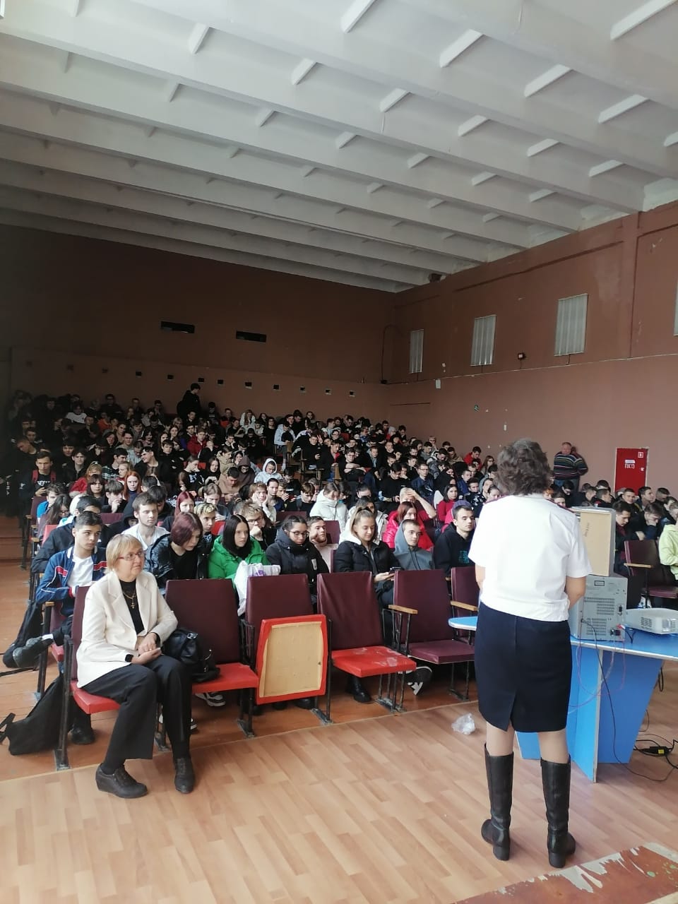 Артемовским студентам и школьникам рассказали, чего не должно быть в их соцсетях