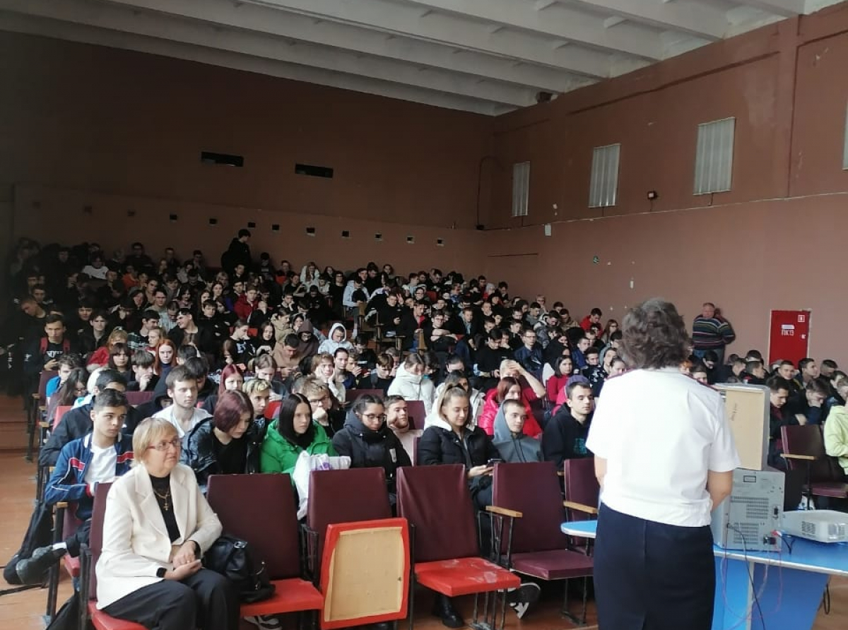 Фото предоставлено ОМВД. Уважаемые жители Артемовского городского округа! Если у Вас имеется информация о лицах, подготавливающих или совершающих преступления и правонарушения террористической или экстремистской направленности, просьба незамедлительно сообщать в дежурную часть по телефону «02» или (34363)-2-12-02.