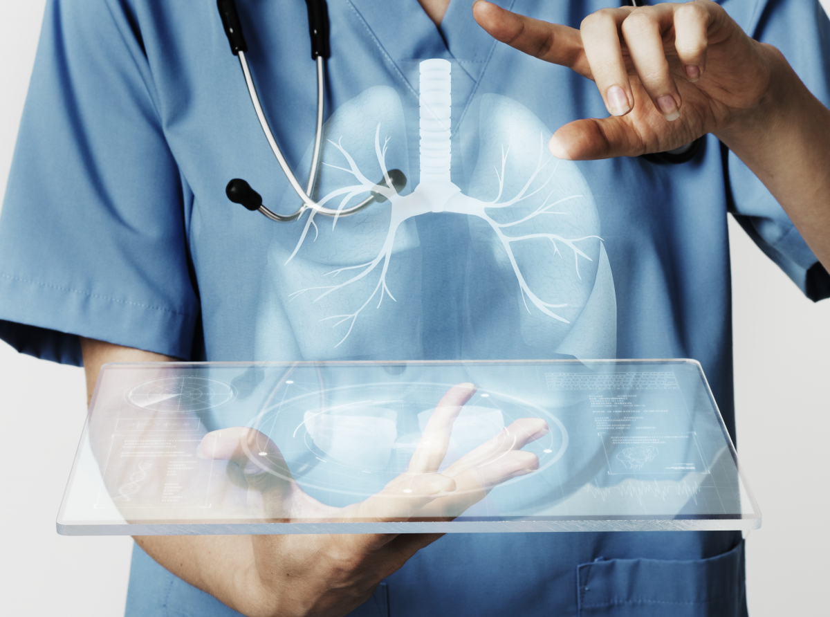 Фото: https://ru.freepik.com/free-photo/doctors-using-transparent-tablet-with-hologram-medical-technology. Как сообщают в АЦРБ, показатель выявленных больных туберкулезом при профосмотрах у нас ниже среднеобластного и составляет 47,4 %.