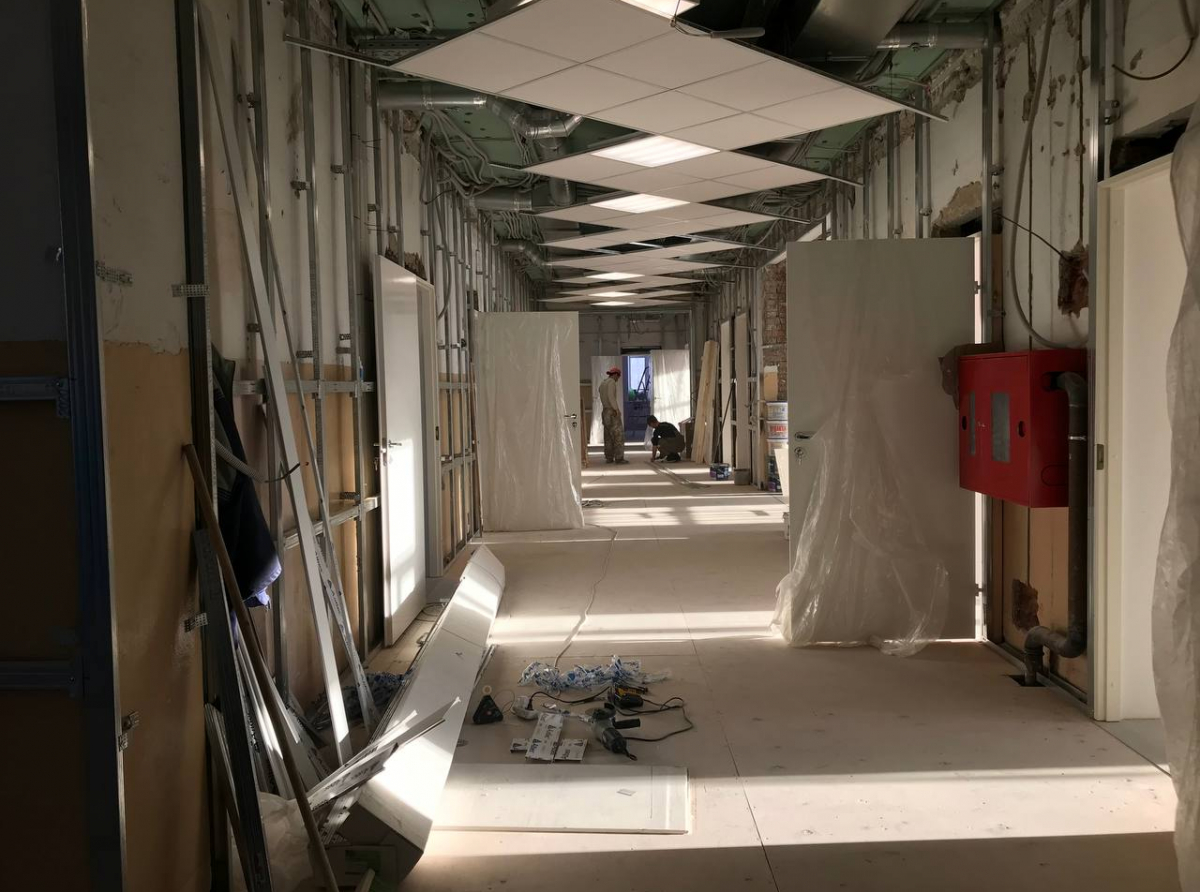 Фото пресс-службы АЦРБ. Ориентировочно открытие поликлиники состоится в начале 2023 года, а пока здесь ведутся отделочные работы.