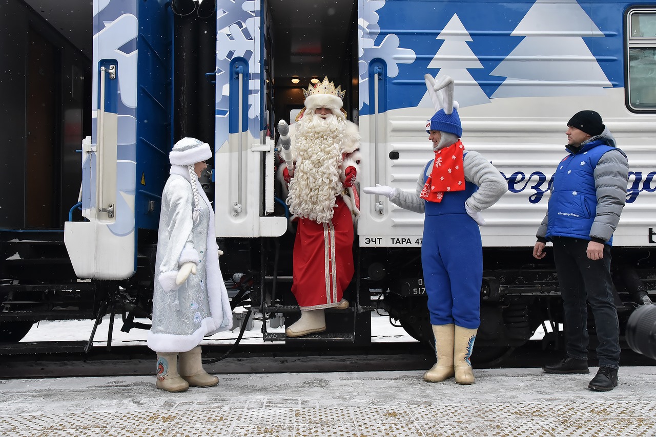  А вы его видели? В Екатеринбург на поезде приезжал Дед Мороз