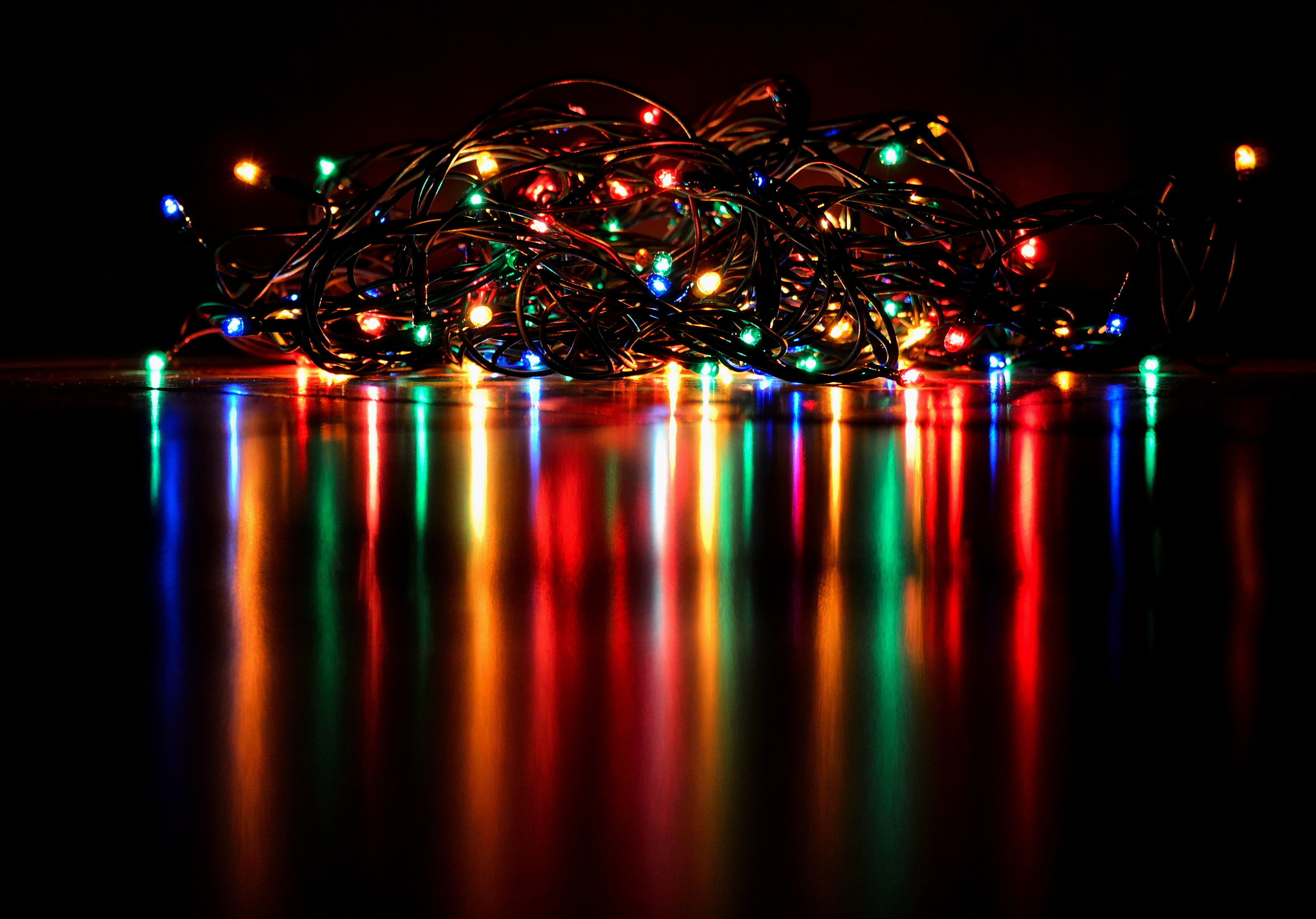 Гирлянды новые купили, за елкой поедут на днях