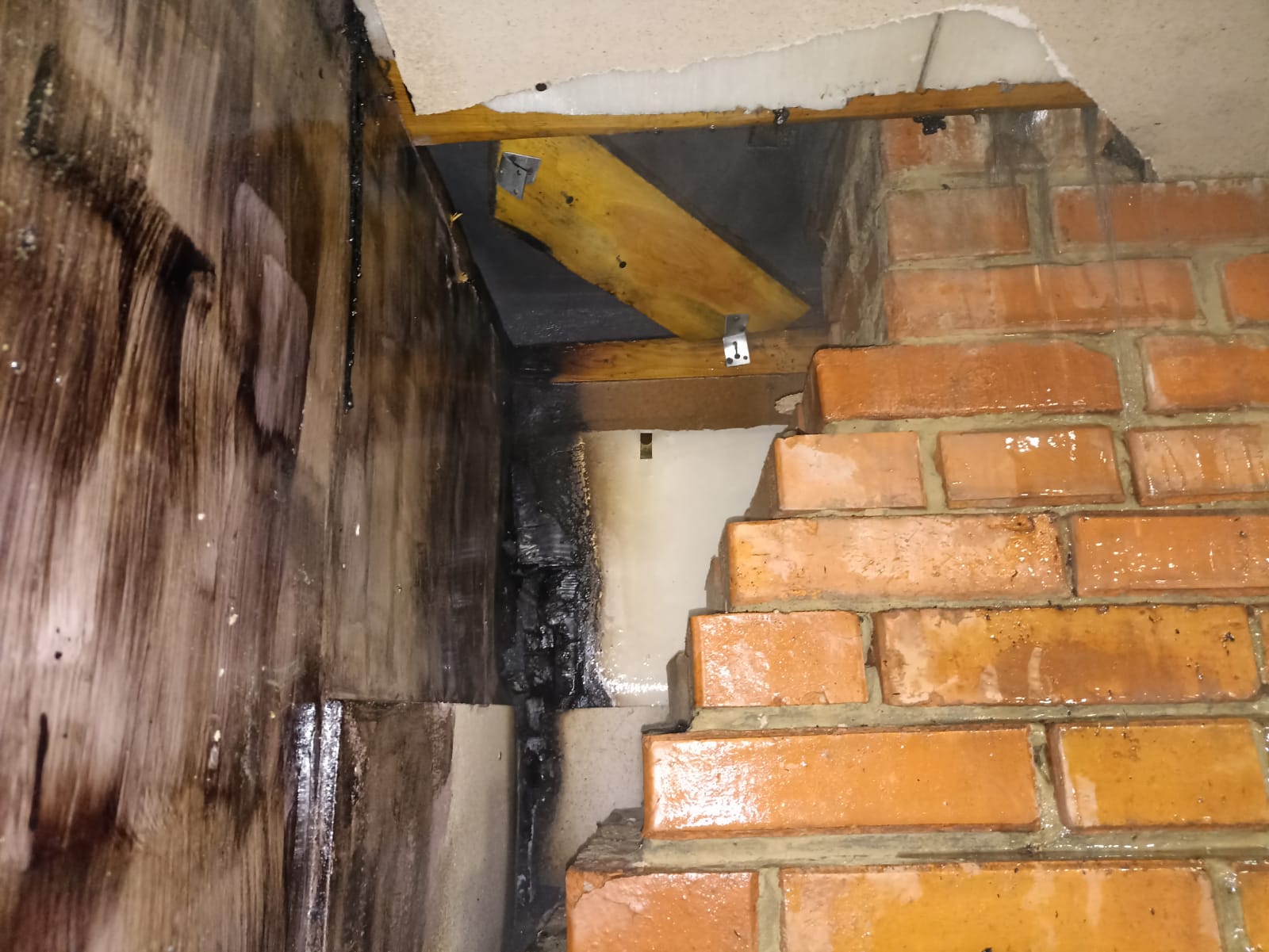 Горел шашлычный павильон