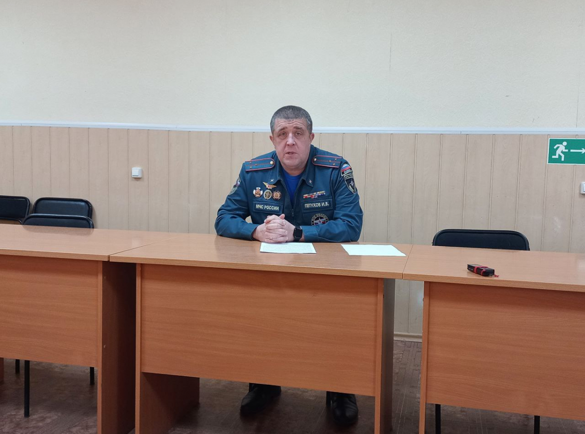 Фото Галины Таскиной. Игорь Петухов: "Еще раз хочу напомнить жителям, что такую беду, как пожар все-таки можно предотвратить, выполняя простые правила безопасности".