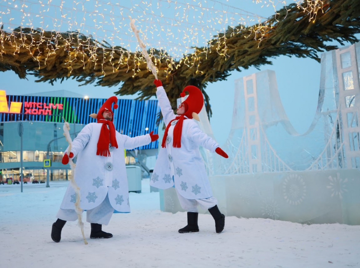 Фото ДИП Свердловской области. Билеты в парк новогодних развлечений «ЭкспоЁлка» семьям мобилизованных уральцев будут выданы через управления образования муниципалитета или в школах, где учатся дети
