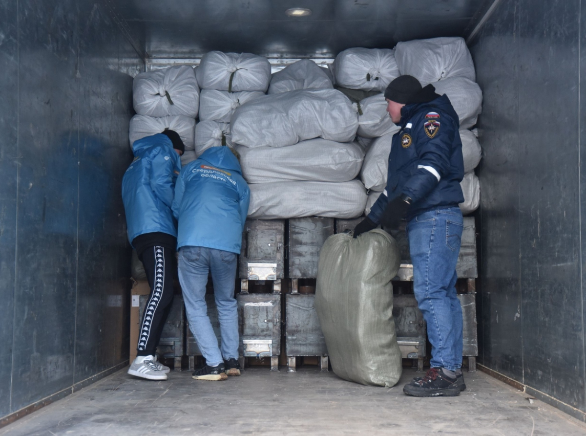 Фото ДИП Свердловской области. По итогам 2022 года Свердловская область направила на Донбасс 2,8 тысячи тонн «гуманитарки». 