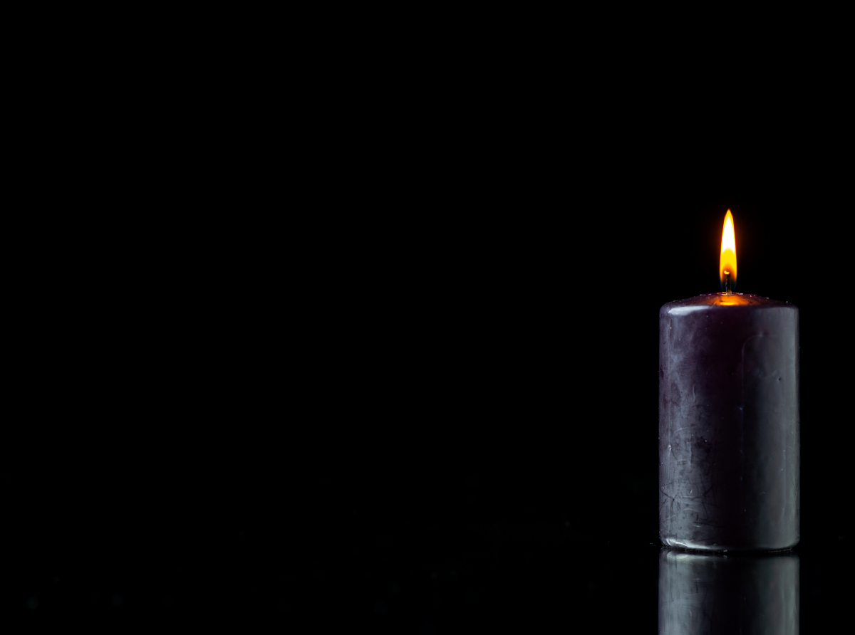 https://ru.freepik.com/free-photo/front-view-of-dark-candle-lighting-