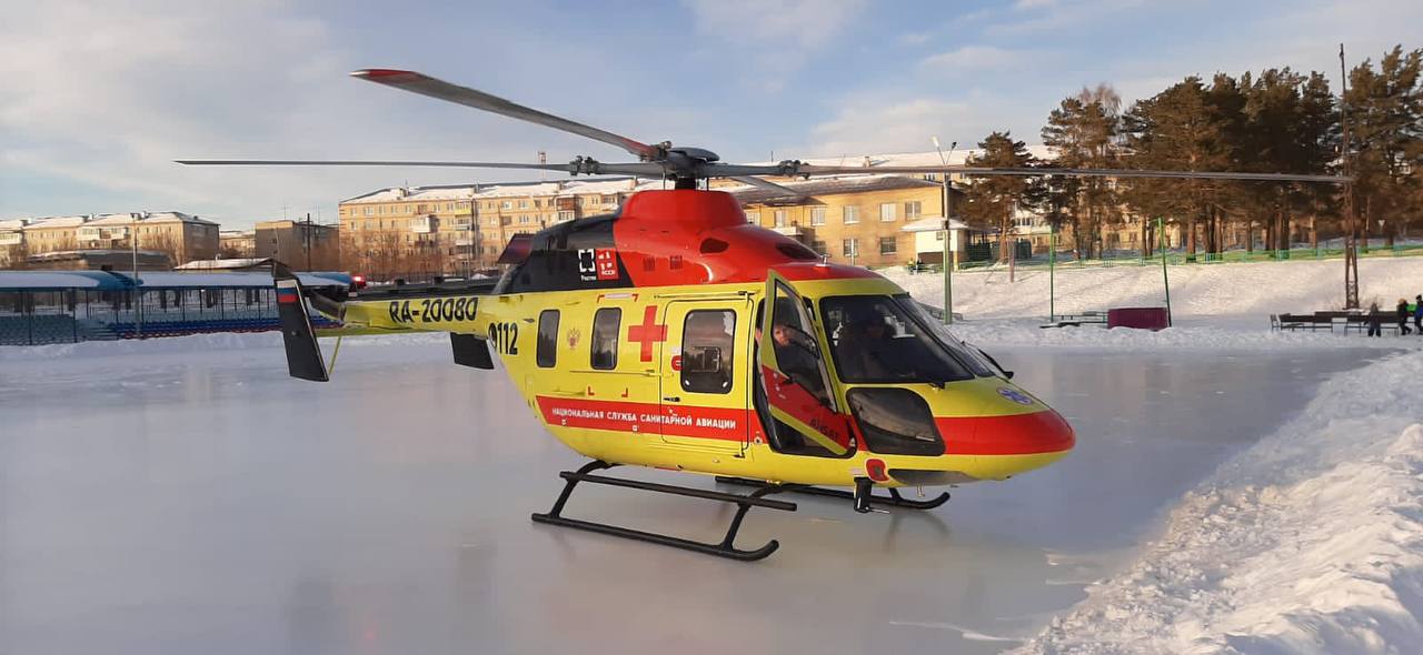 Только что на стадионе «Машиностроитель» приземлился вертолет санавиации