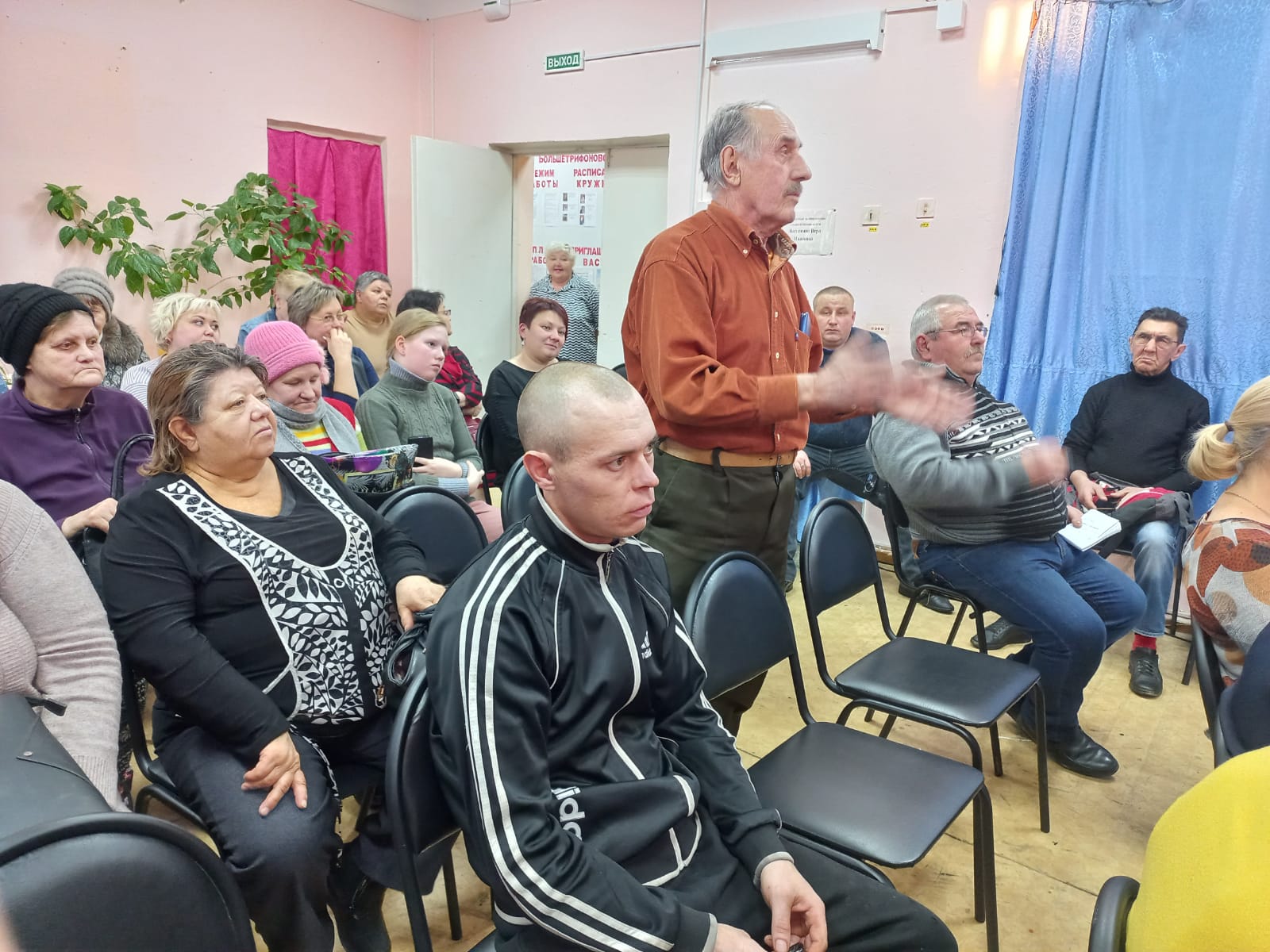 Говорили о медицине, о тротуарах и гибели пчел