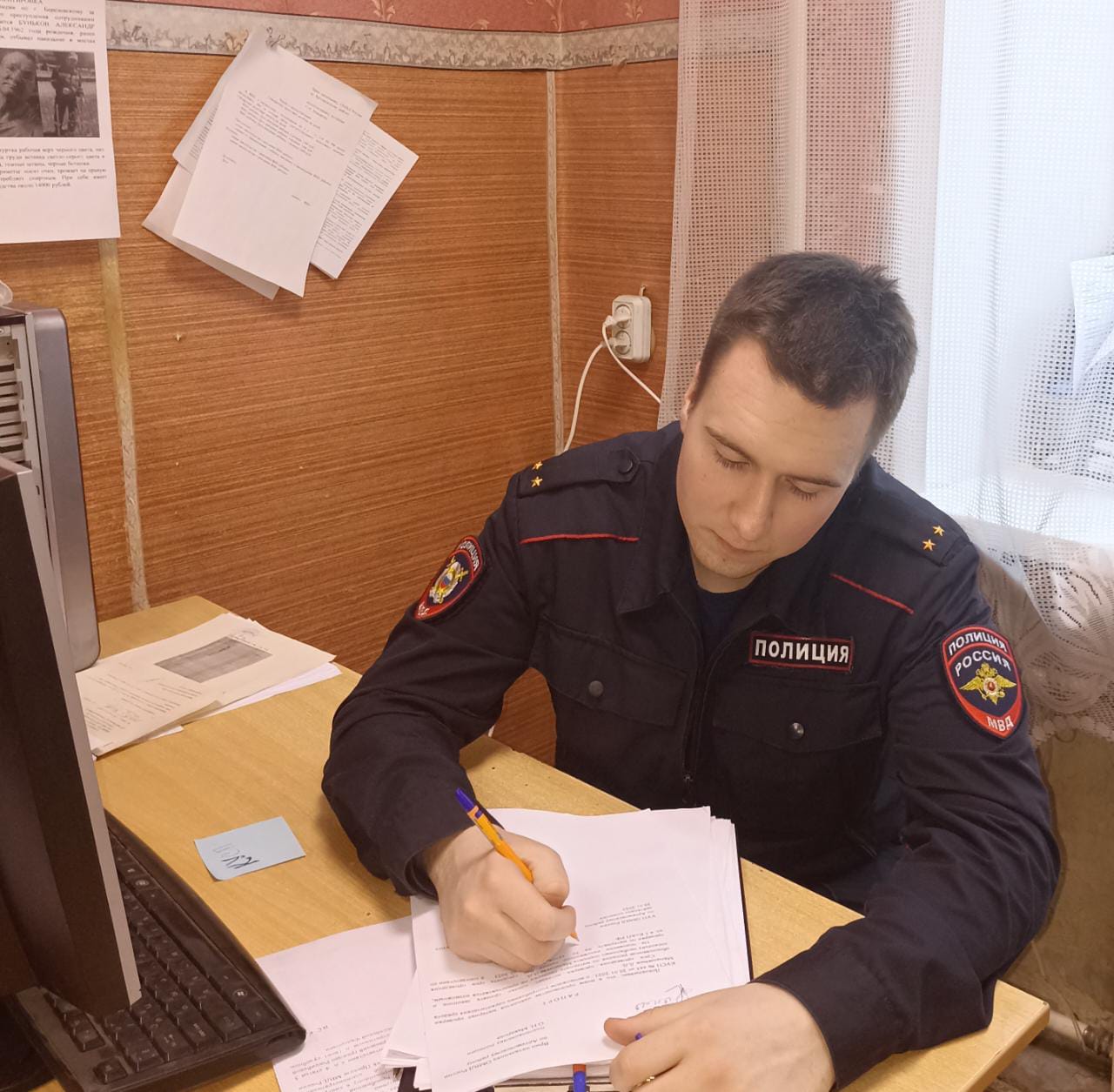 Артемовский полицейский помог вернуть сумку жительнице Екатеринбурга