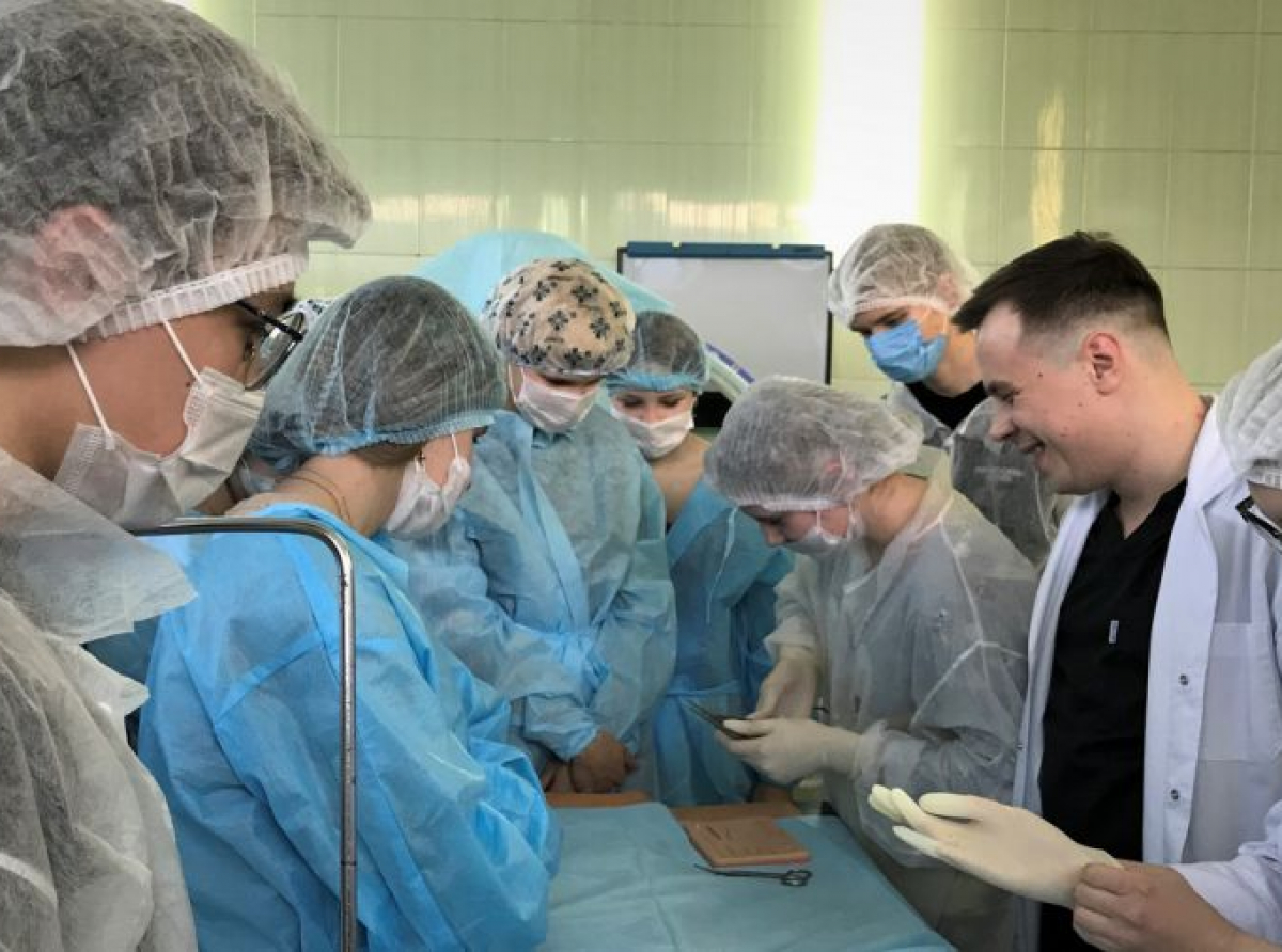 Фото Ольги Гладких. Эти ученики городских и сельских школ, которые планируют связать жизнь с медициной.