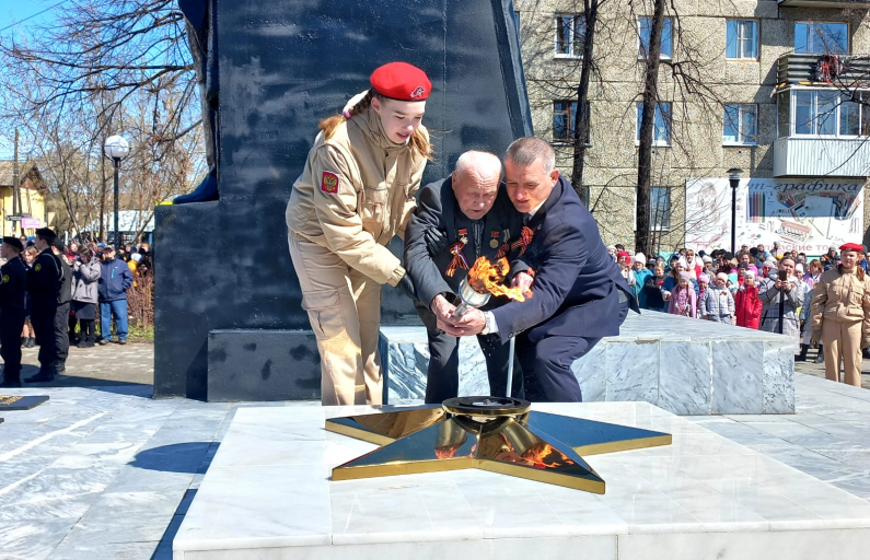 Вечный огонь из Ржева теперь горит в Артемовском. Фото: Василий Ергашев