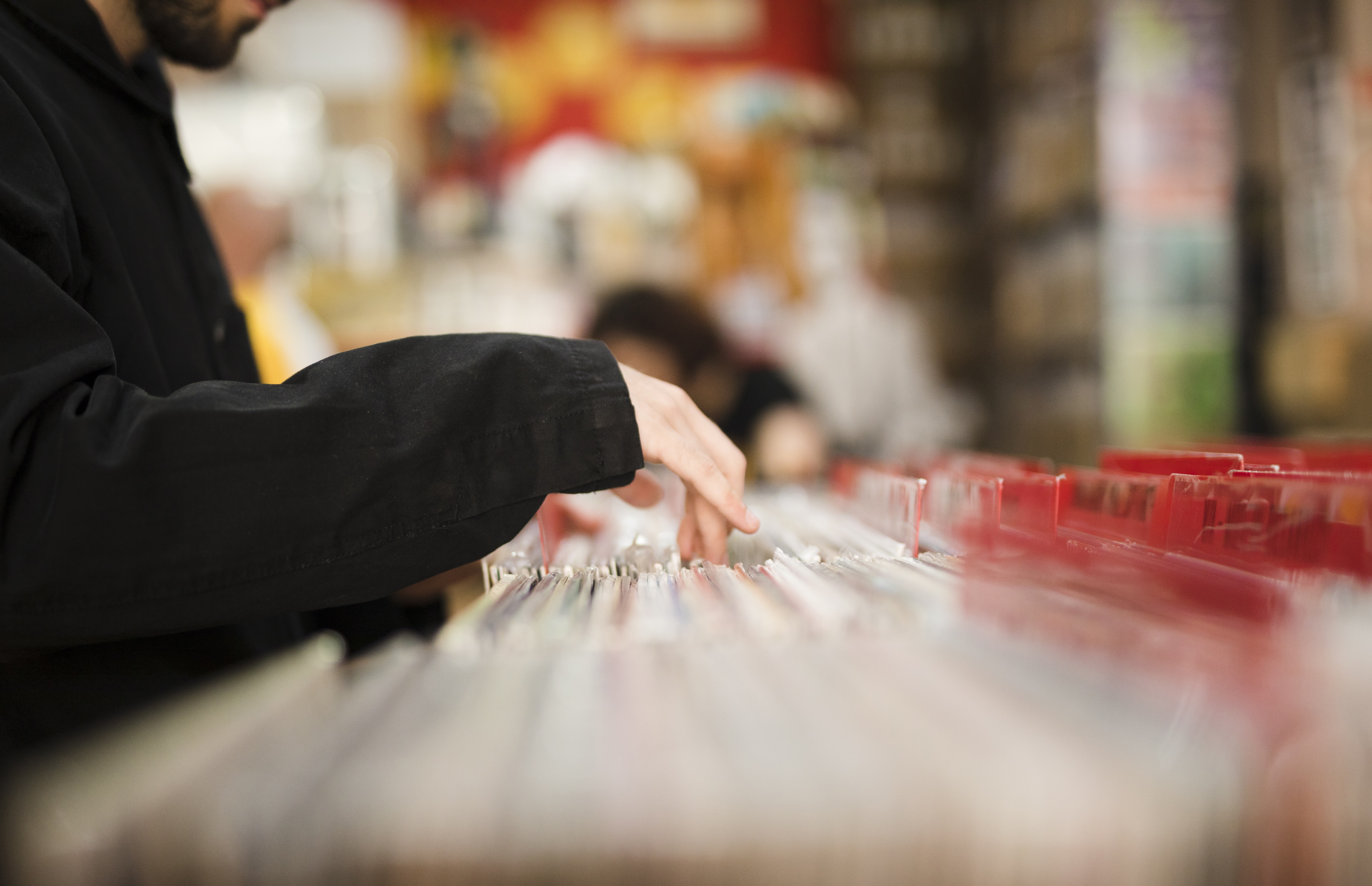 Формировать, комплектовать и бережно хранить