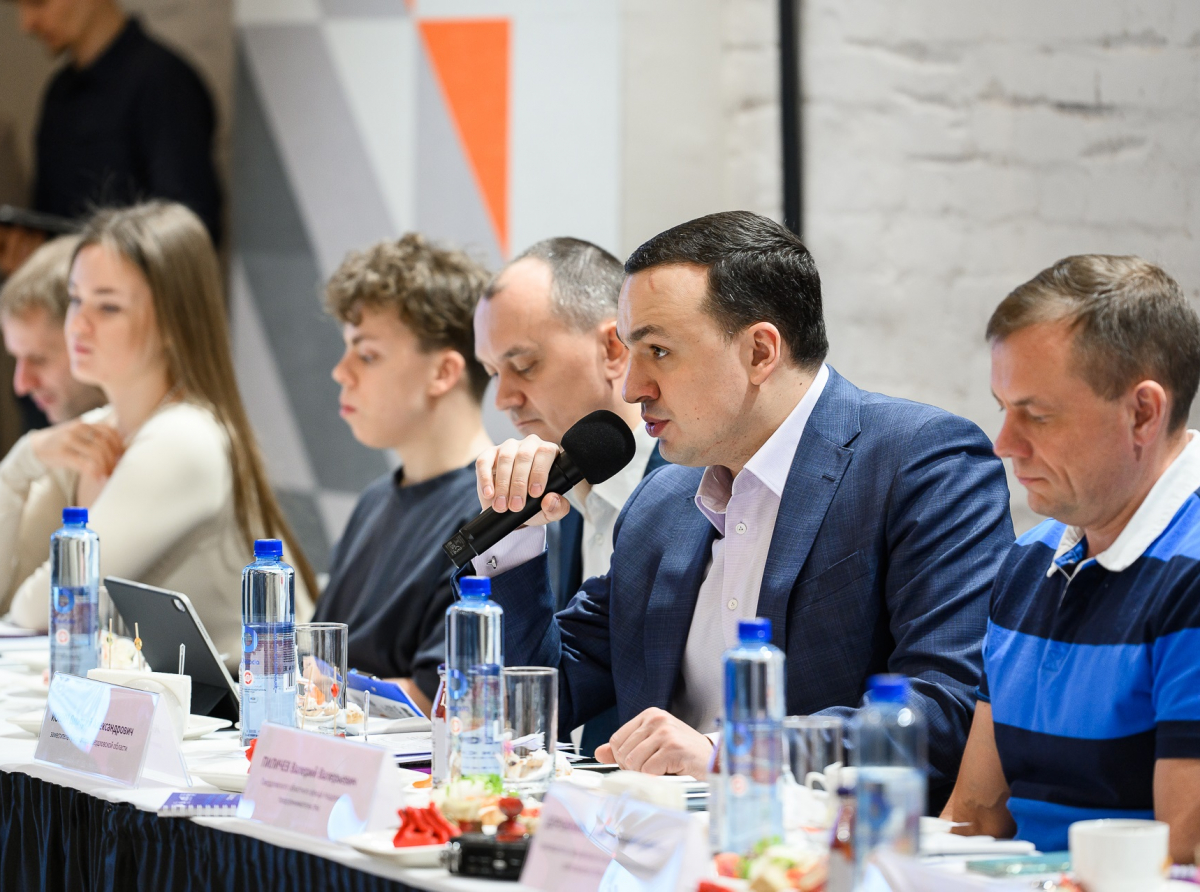 Фото ДИП Свердловской области. Заместитель губернатора Свердловской области Дмитрий Ионин: "Региону удалось сохранить основные меры поддержки". В 2023 году объем финансовой поддержки будет сохранён на том же уровне.