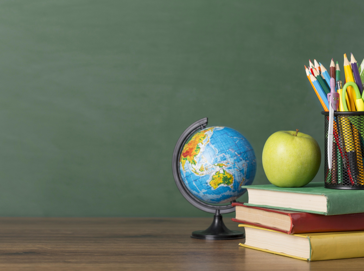 Фото с сайта https://ru.freepik.com/ Обязательным условием для приема ребенка в школу является достижение им на 1 сентября нового учебного года возраста не менее 6 лет 6 месяцев, но не позже достижения им возраста восьми лет.