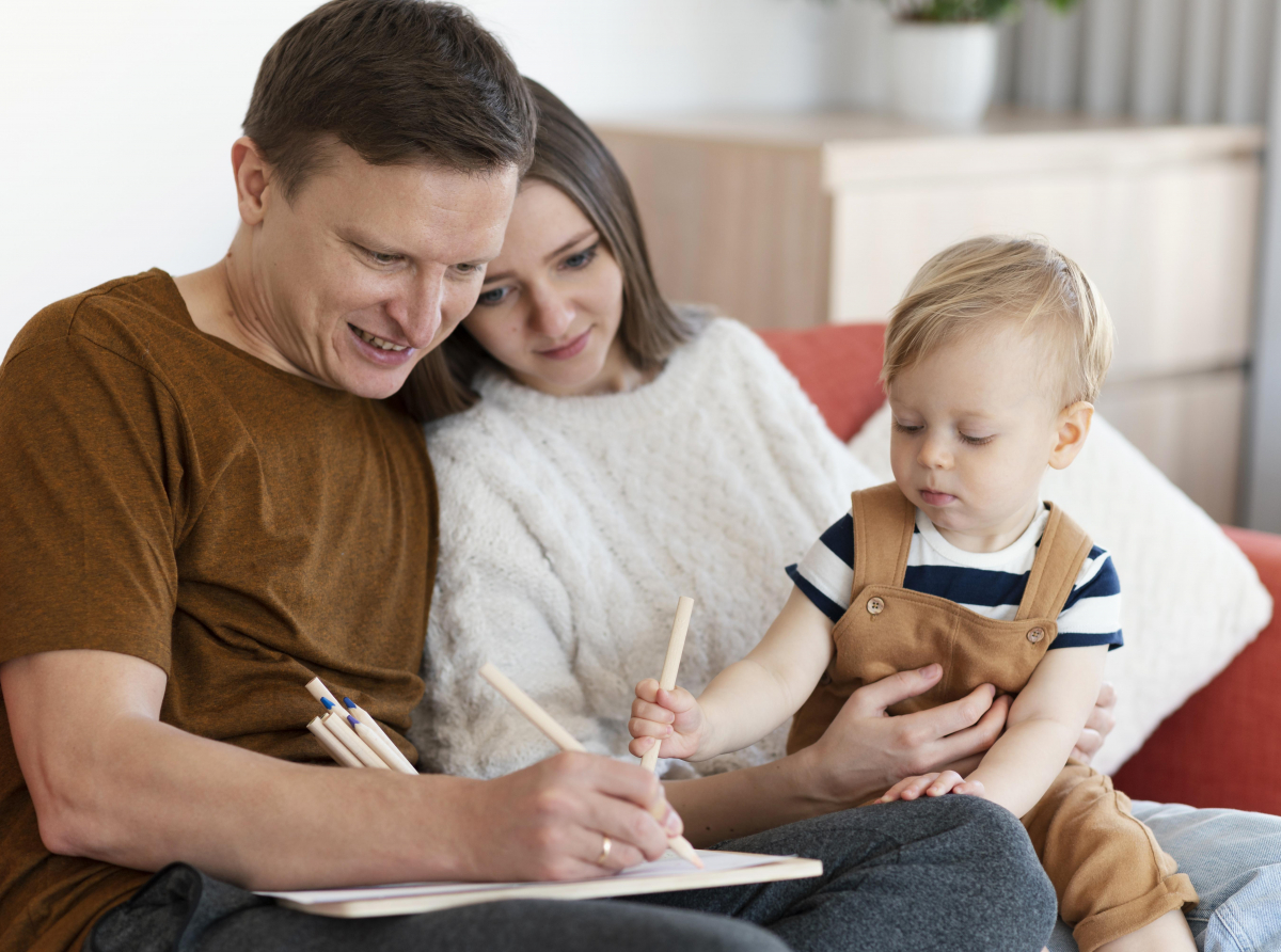 Фото с сайта https://ru.freepik.com/ Чтобы семьи были готовы к изменениям, Отделение Социального фонда по Свердловской области уже до конца марта начнёт рассылку уведомлений о новых датах получения выплат.