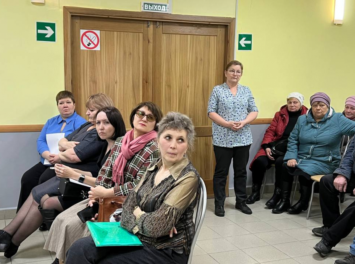 Фото Галины Таскиной. На часть вопросов жители получили ответы от представителей администрации и Думы тут же, на собрании. Часть чиновники взяли на карандаш.