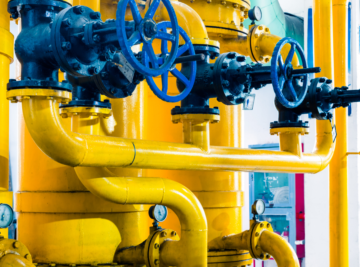 Фото с сайтаhttps://ru.freepik.com/free-photo/steel-pipelines-and-cables-in-a-plant_1119714. Евгений Куйвашев ранее отмечал, что к 2030 году доступ к сетевому природному газу на Среднем Урале будут иметь 90% жилых домов.