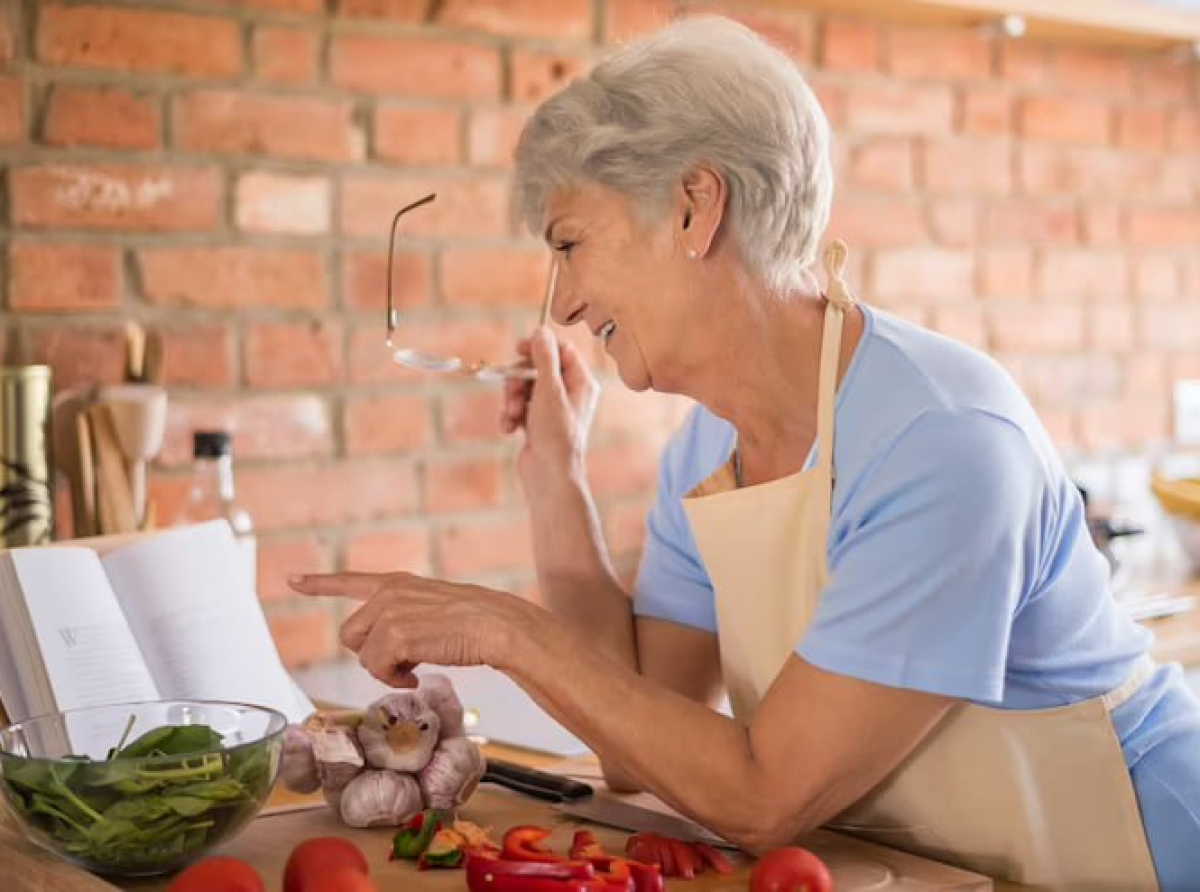Фото с сайта https://ru.freepik.com/. Особенности питания пожилых людей имеют множество нюансов.