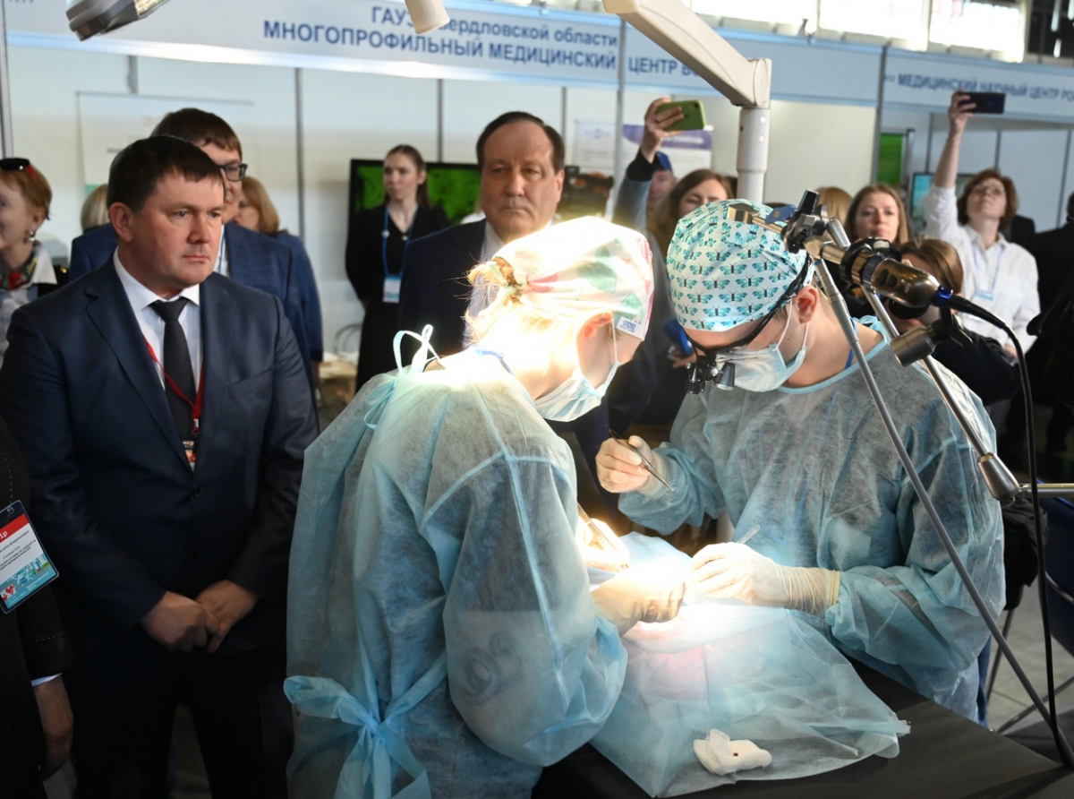 Фото ДИП Свердловской области. Гости выставки также могут познакомиться с ведущими свердловскими производителями медицинского оборудования и фармацевтической продукции.