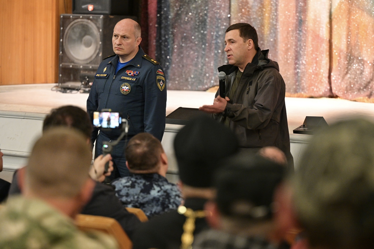 Евгений Куйвашев и Александр Куренков провели встречу с жителями посёлка Сосьва