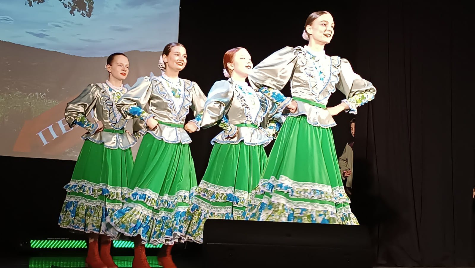 Первомай встречали песнями и трудовыми достижениями