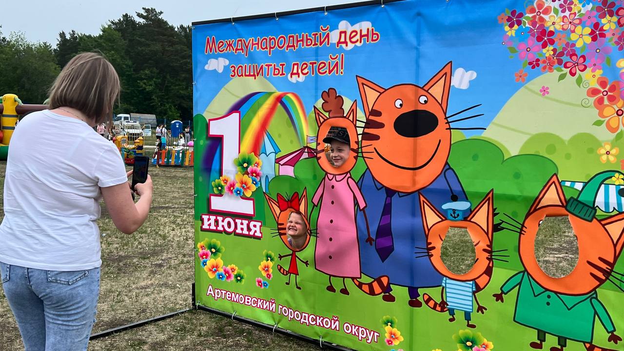 По-детски ярко, шумно и весело. Как артемовская ребятня отмечала свой праздник