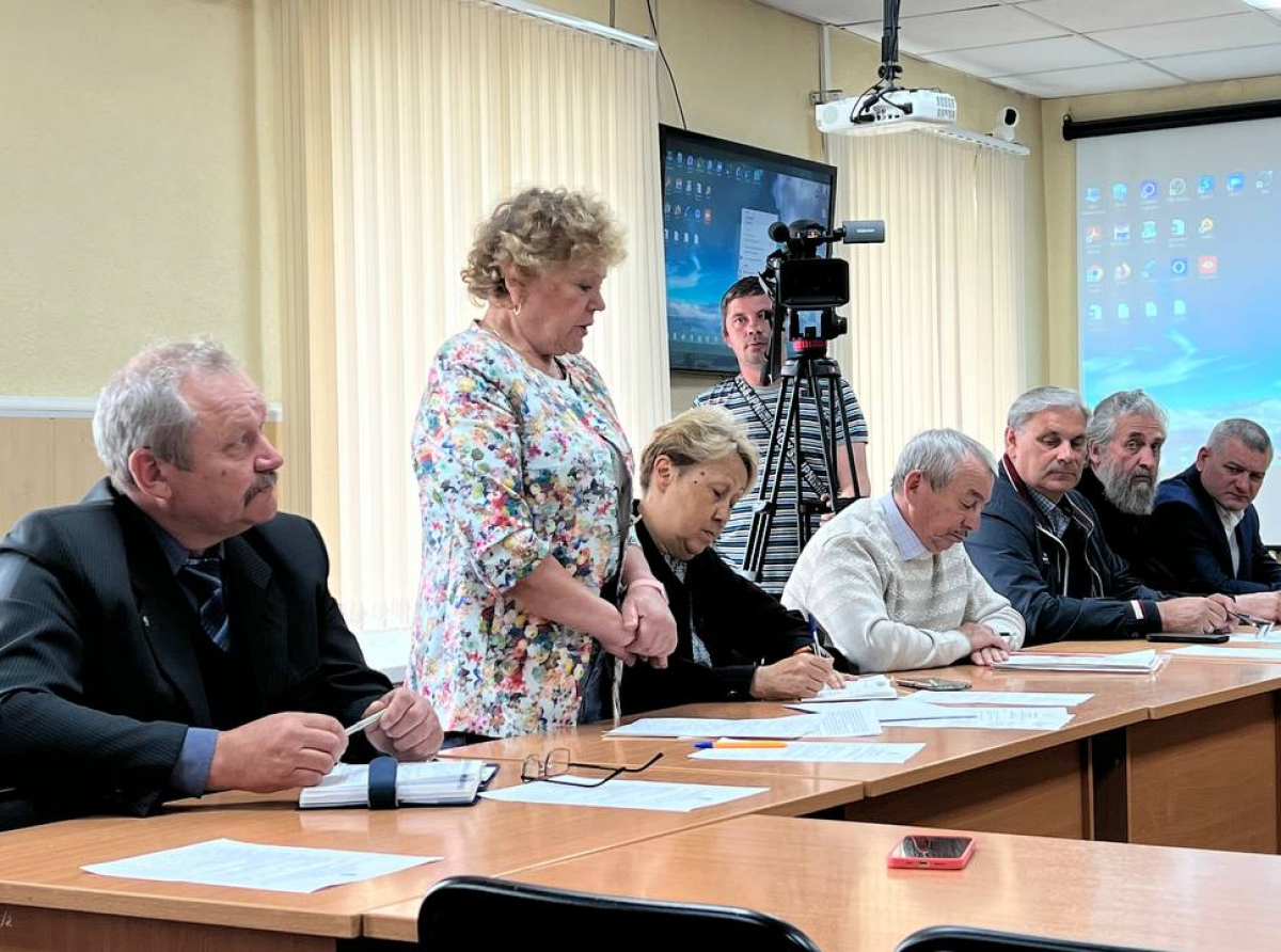 Фото Галины Таскиной. Татьяна Серегина рассказала коллегам о своих впечатлениях после визита в загородные детские лагеря АГО.