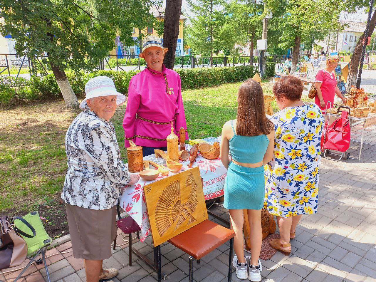 Радостное торжество: с юбилеем, Артемовский!