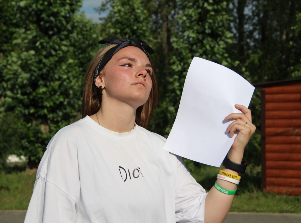 Фото ДИП Свердловской области.Без особой необходимости не стоит выходить на улицу в полуденные часы, лучшее время для прогулок или других активностей — утро и вечер. 