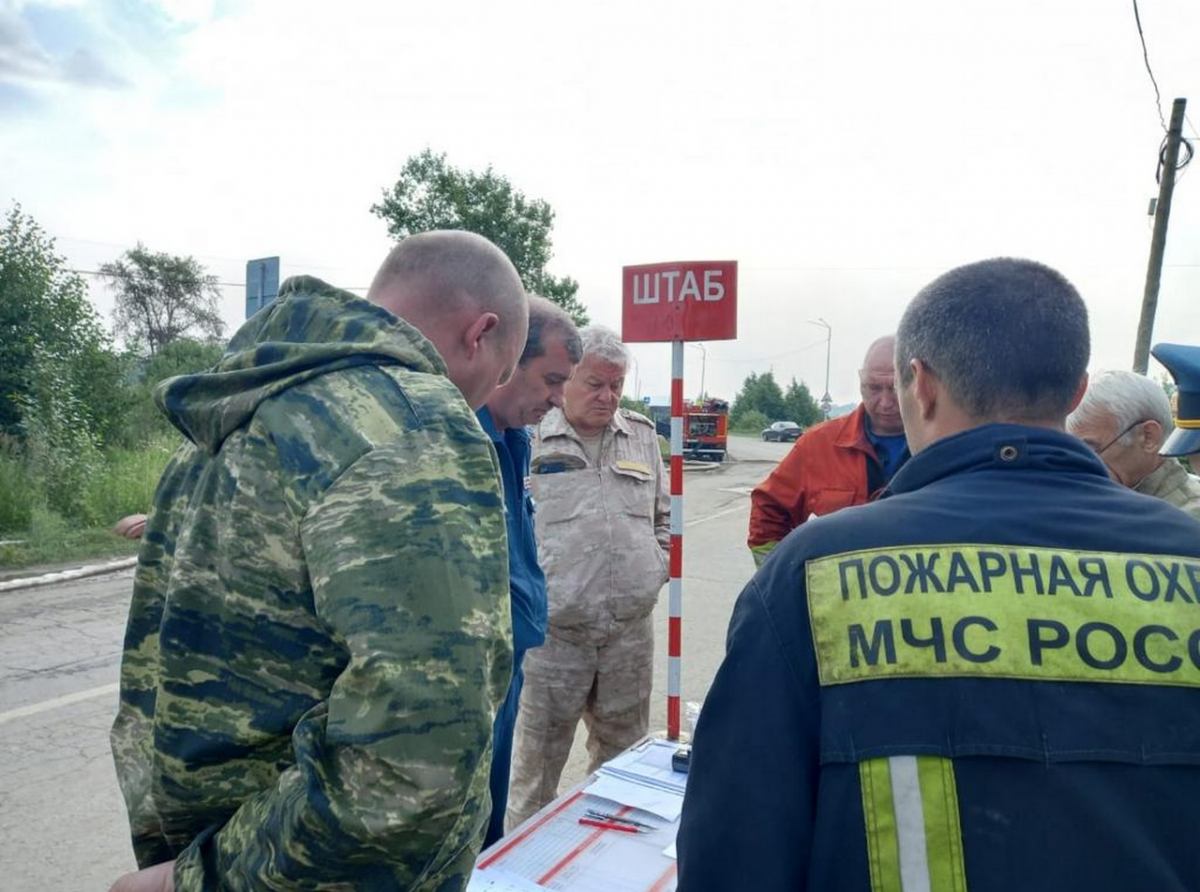 Фото ДИП Свердловской области.Стартовала работа по составлению «социальных паспортов» погорельцев села Шайдуриха. Штаб разместился в местном доме культуры.