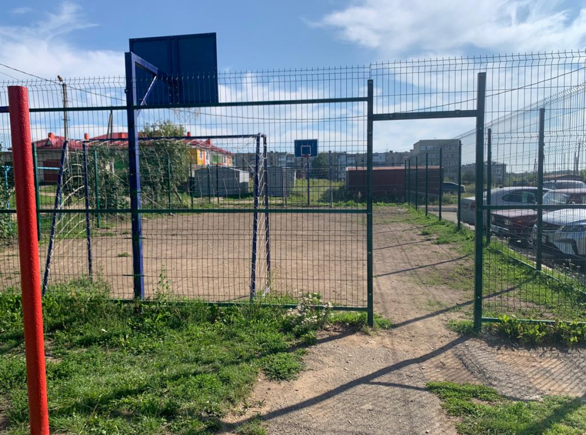 Фото предоставлено ЖКС. Когда соседи дружные, тогда и двор - красивый, функциональный и приятный для отдыха всем