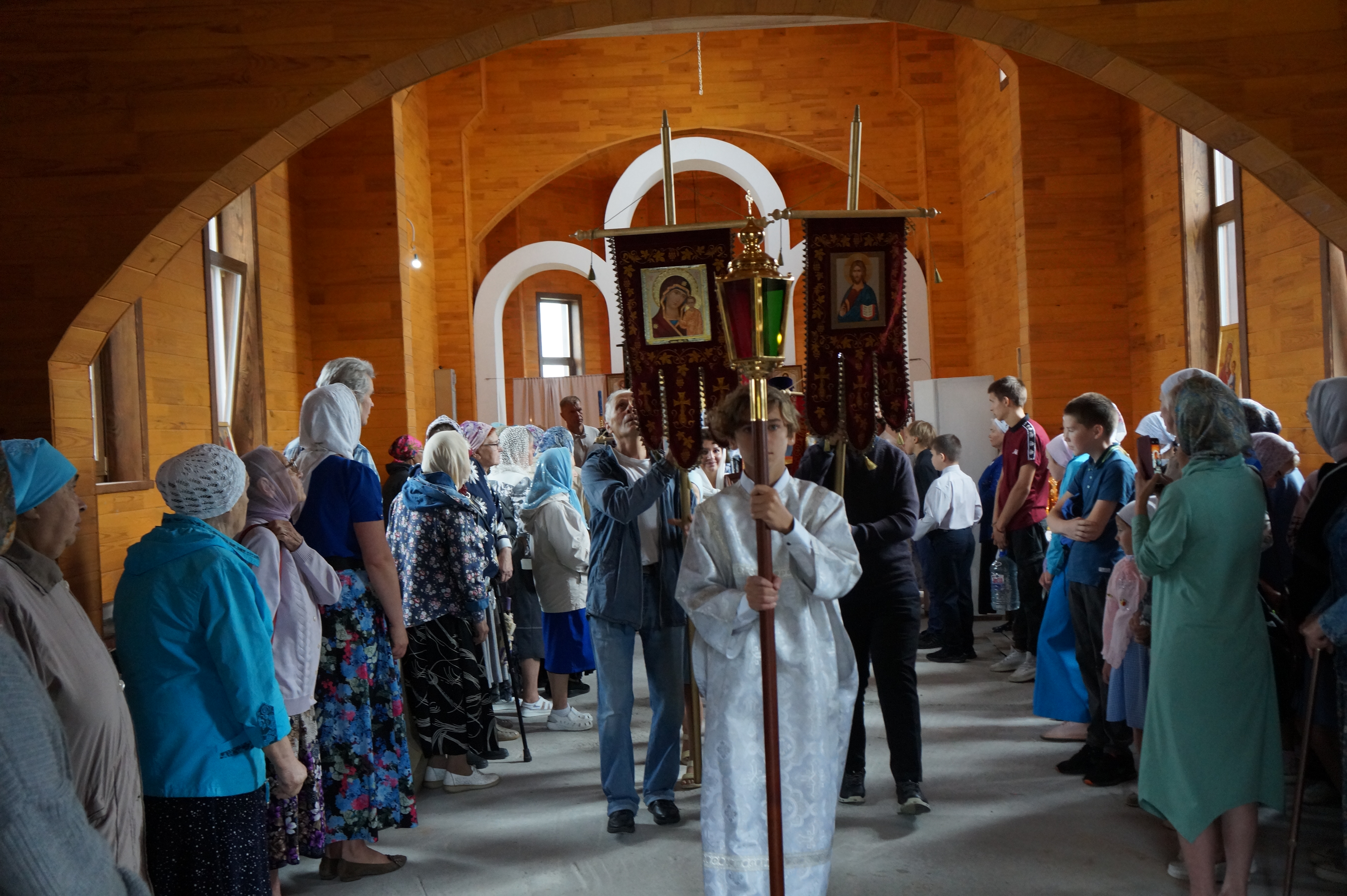Праздничное богослужение и Крестный ход