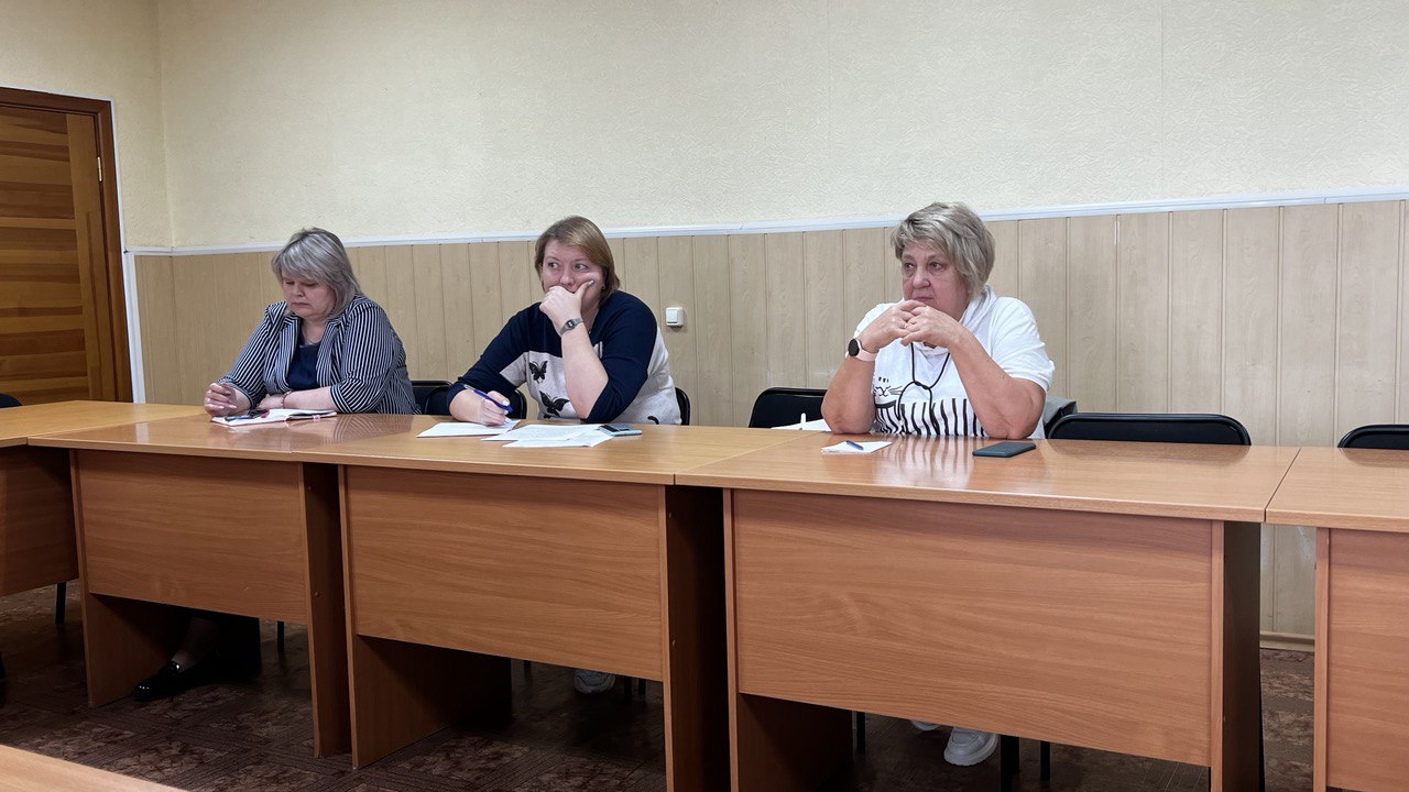 Рынок труда, сосновоборская ферма и новогоднее убранство города