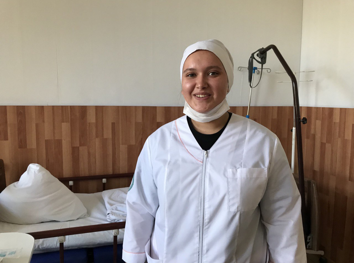 Фото Ольги Гладких. Медсестре процедурной неврологического отделения Елене Зыряновой нравятся и работа, и коллеги, и пациенты.