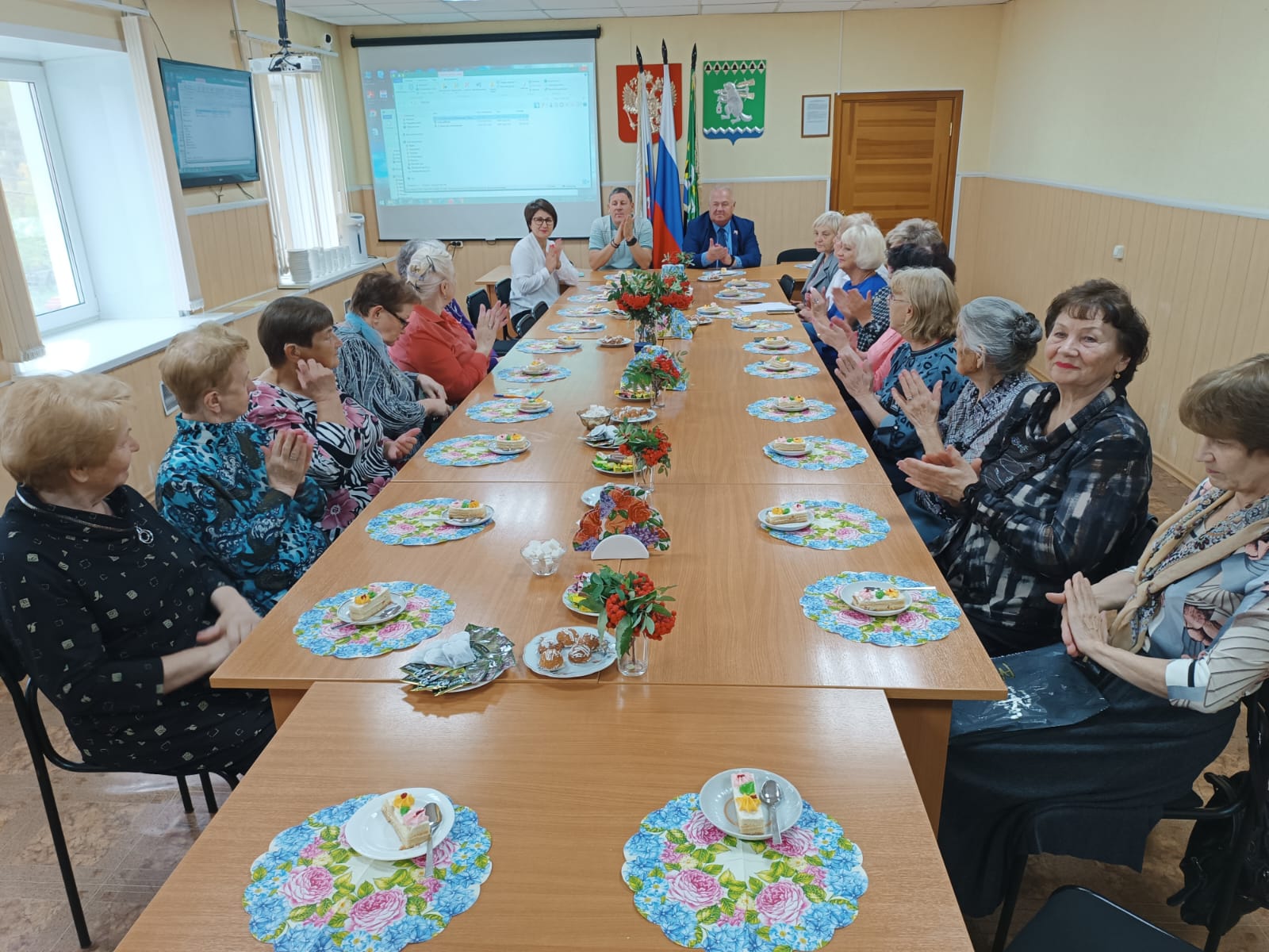 Ветераны администрации вспоминали трудные времена