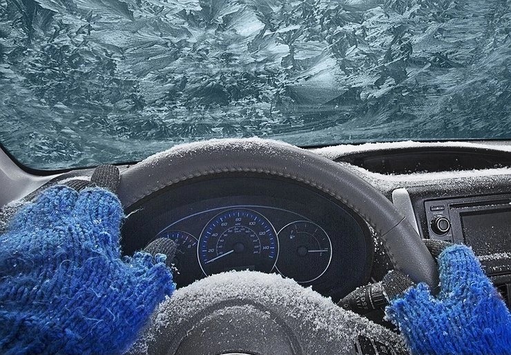 Снег и мороз – препятствия для водителей