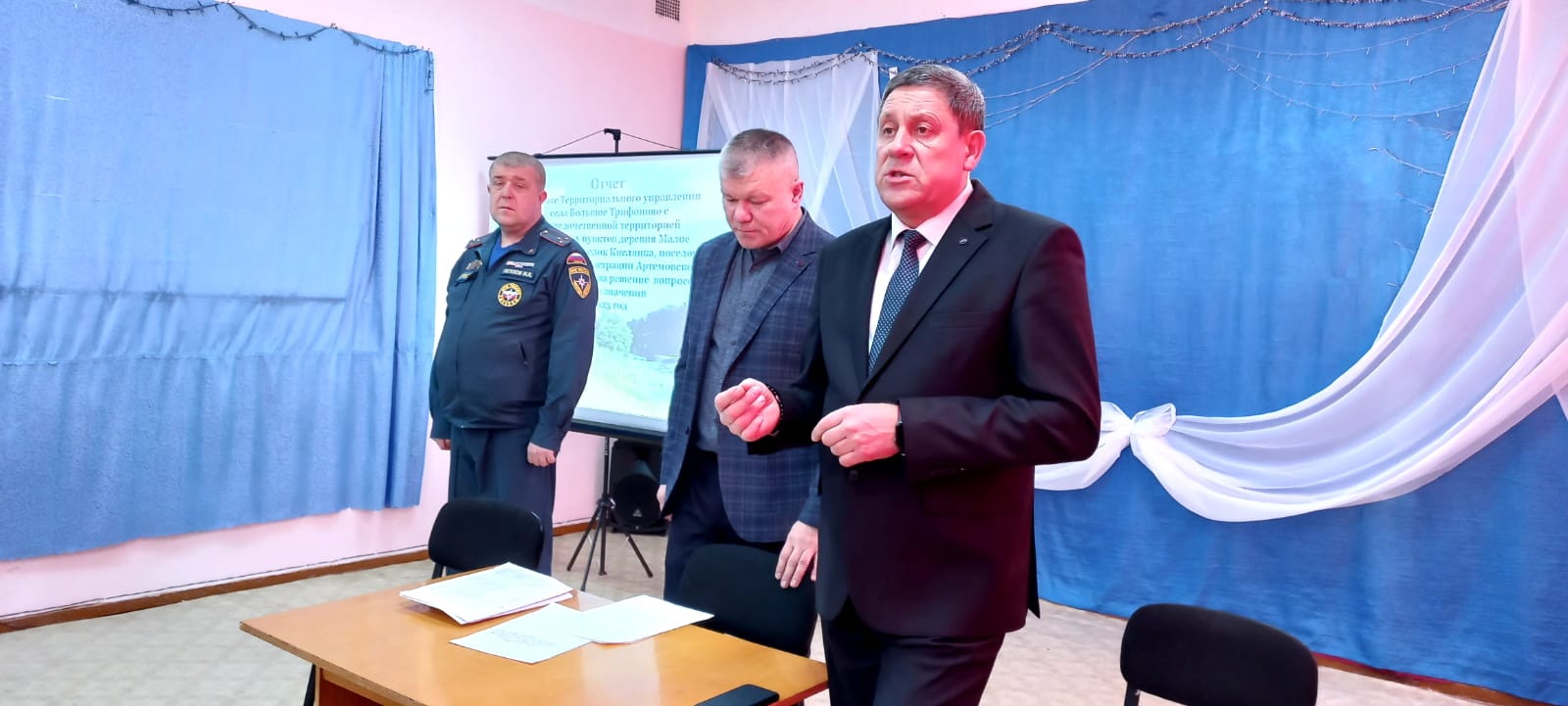 Руководители артемовский сел и поселков отчитываются перед населением