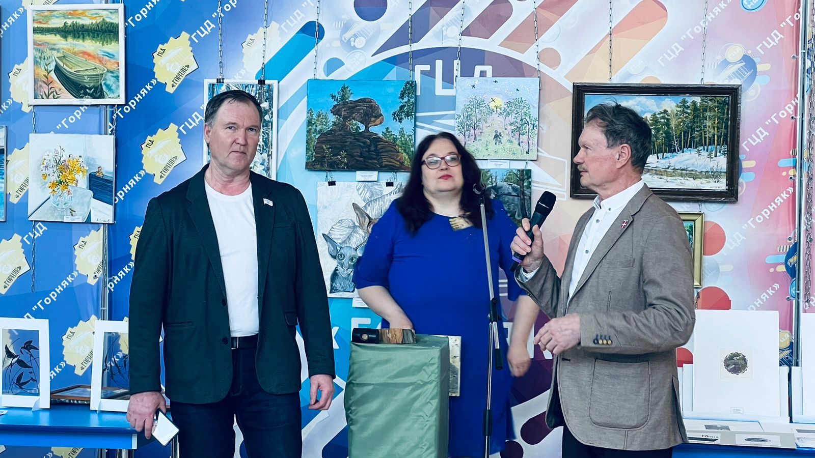 Артемовские художники поддержали участников СВО