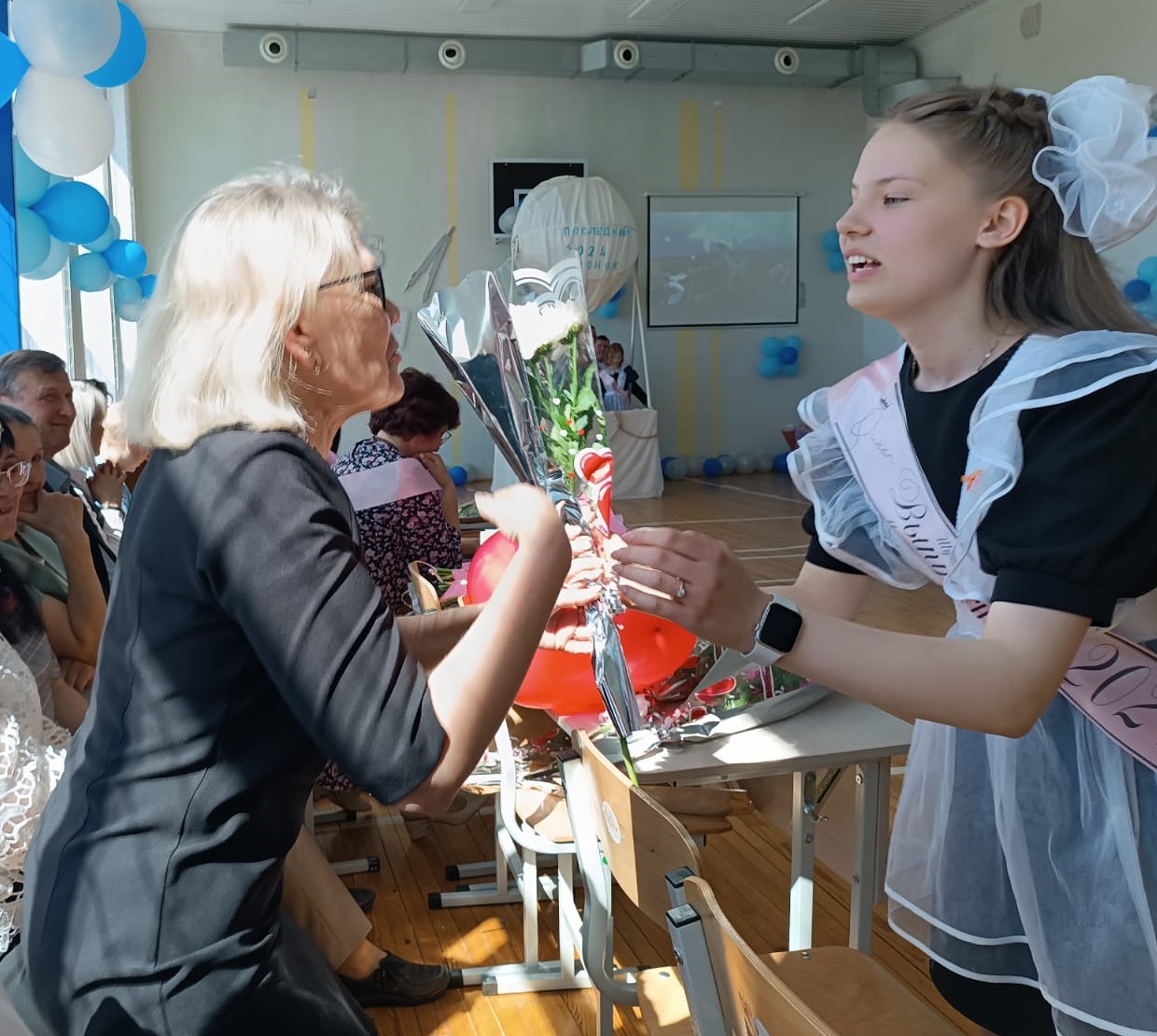 Нарядные, красивые и счастливые! Это наши выпускники!