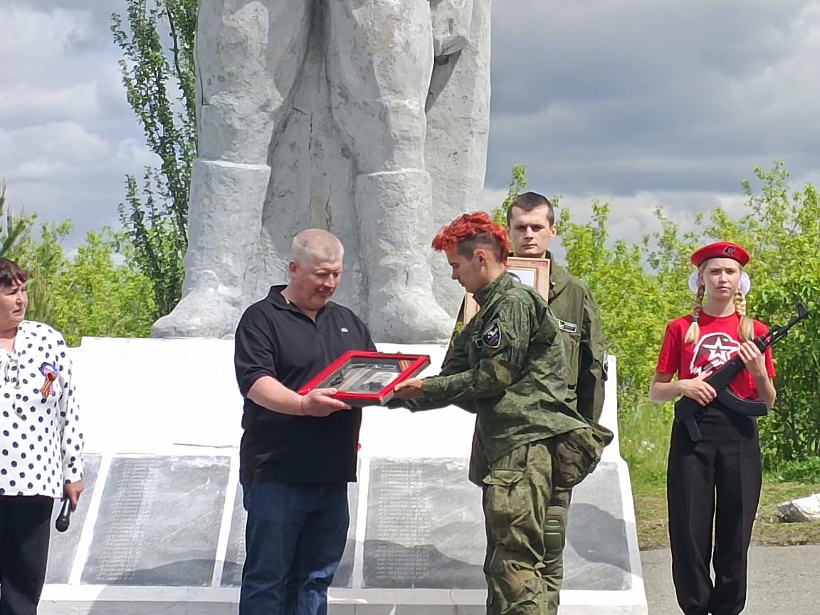 Медальон участника далекой войны вручили правнуку солдата