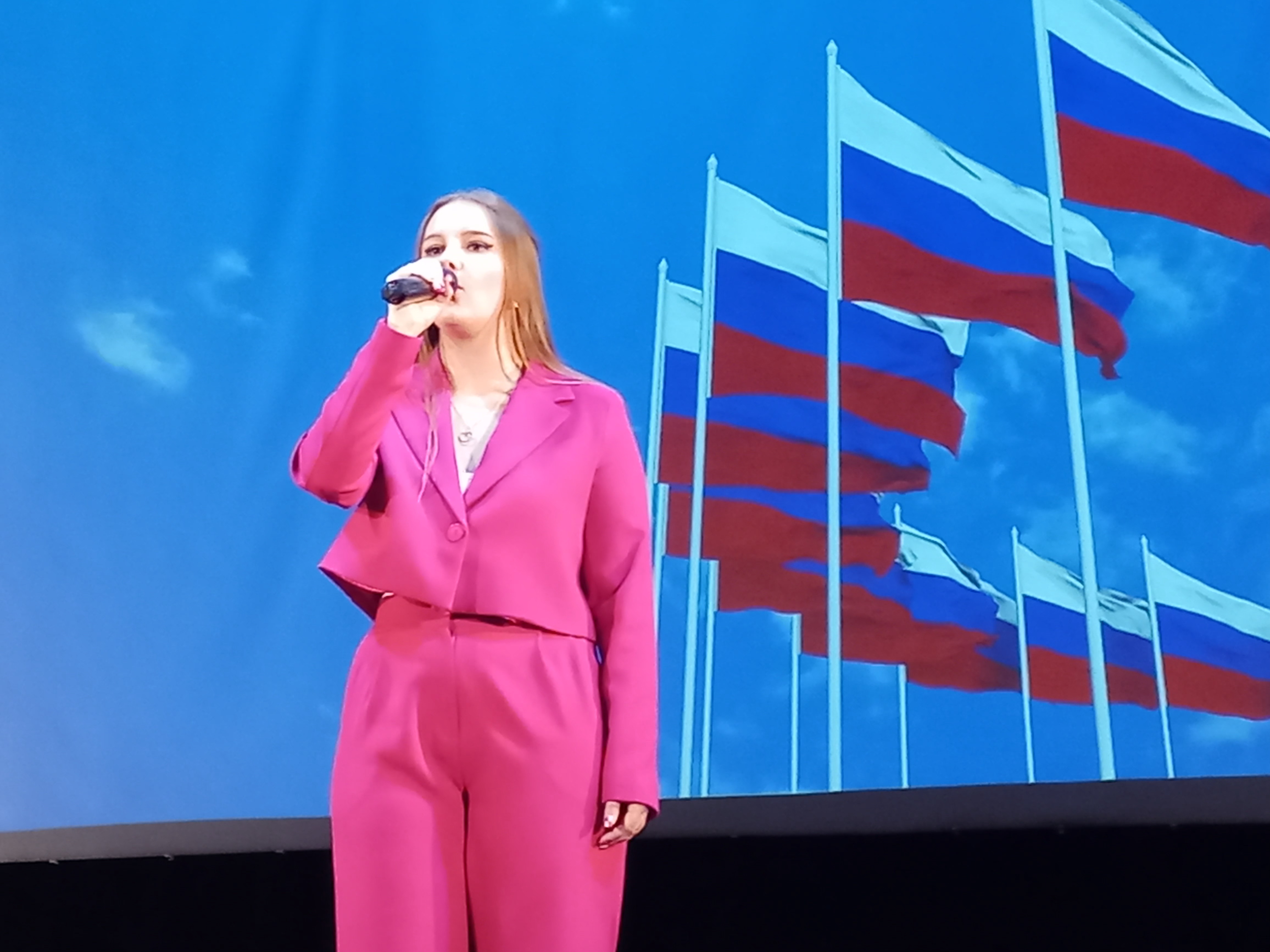 В день флага чествовали героев Отечества