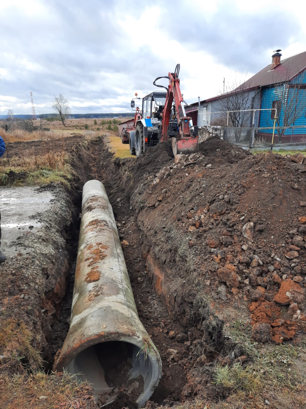 Проложили трубу, чтобы не топило участок