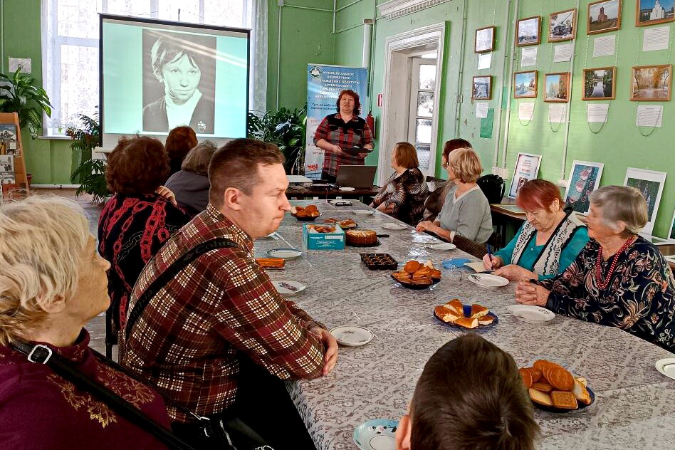 Мамы знакомились с творчеством художников