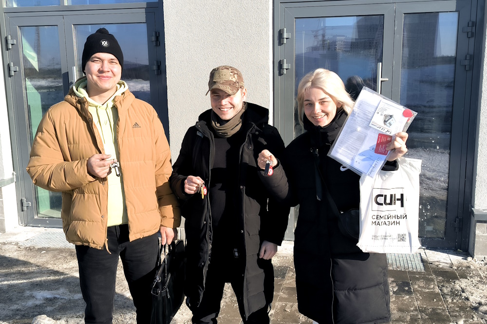 300 детей-сирот в Екатеринбурге получили ключи от новых квартир