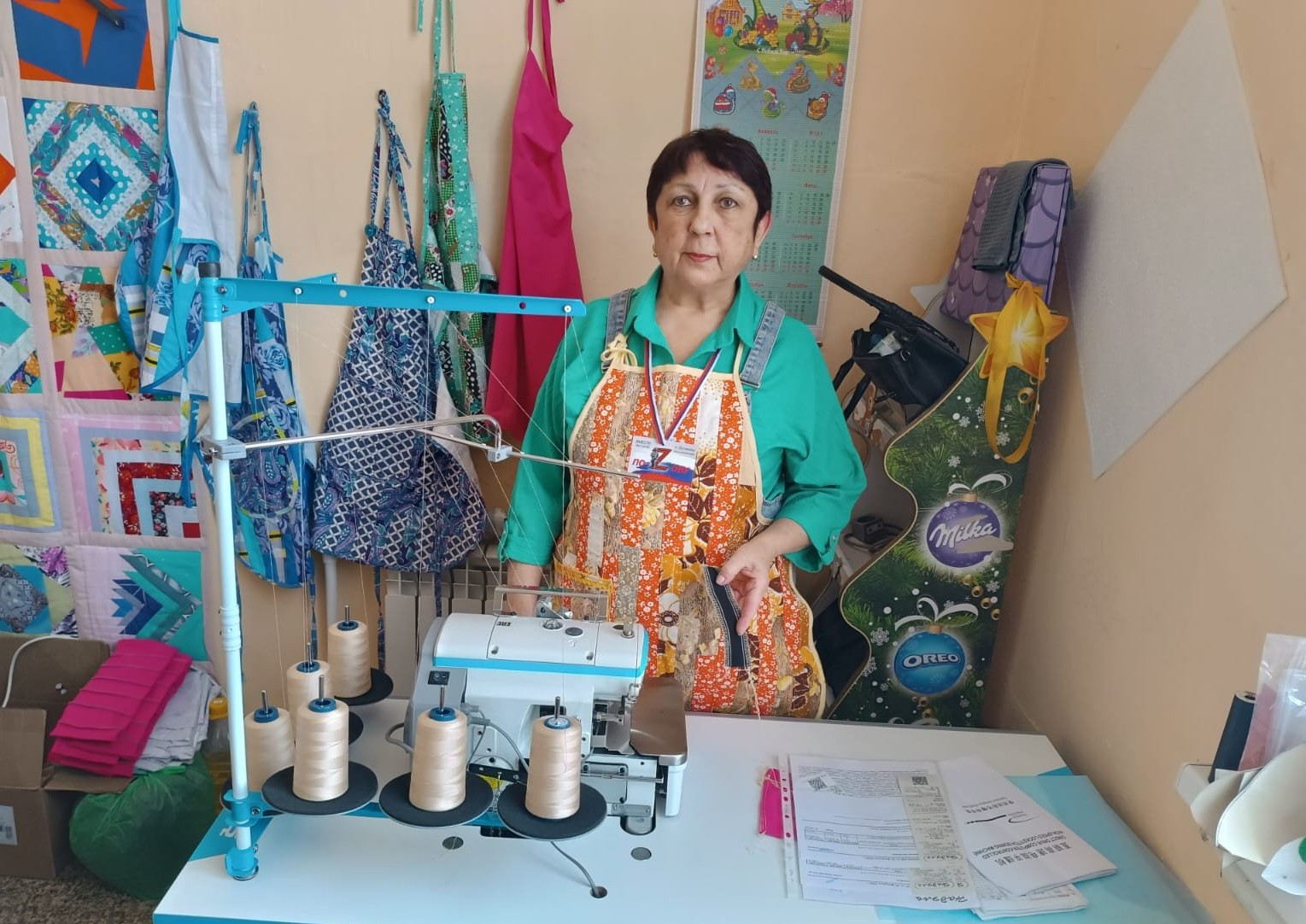 Добровольным помощницам фронту вручили оверлок